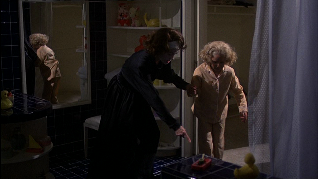 JoanPointsAtNonexistantDirtMommieDearest